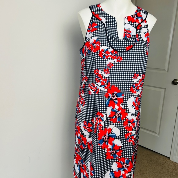 Crown & Ivy Sleeveless Floral Shift Dress w/ Ruffle-Trimmed Split Neckline Sz M - Picture 2 of 11